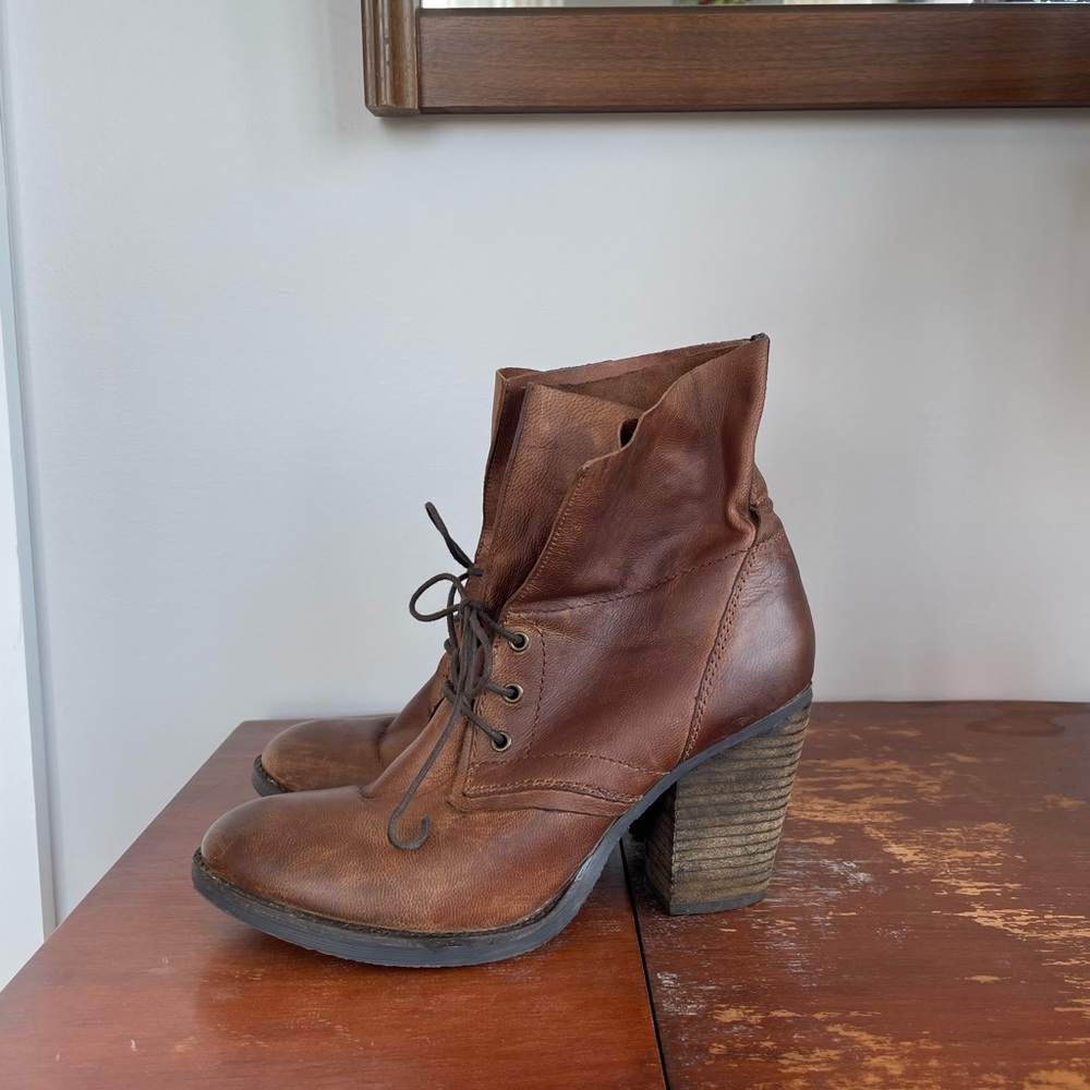 Steve Madden Ravina Cognac Leather Lace Up Stacked Heel Booties